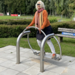 Detailansicht des playfit Slalomtrainer K05018 aus Edelstahl