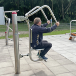 playfit Oberkörpertrainer - Pressen K05029 wird von Besuchern getestet