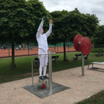 Detailansicht des playfit Gleichgewichtstrainer K05038 aus Edelstahl