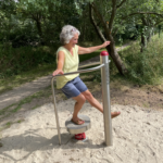 playfit Gleichgewichtstrainer K05038 wird von Besuchern getestet